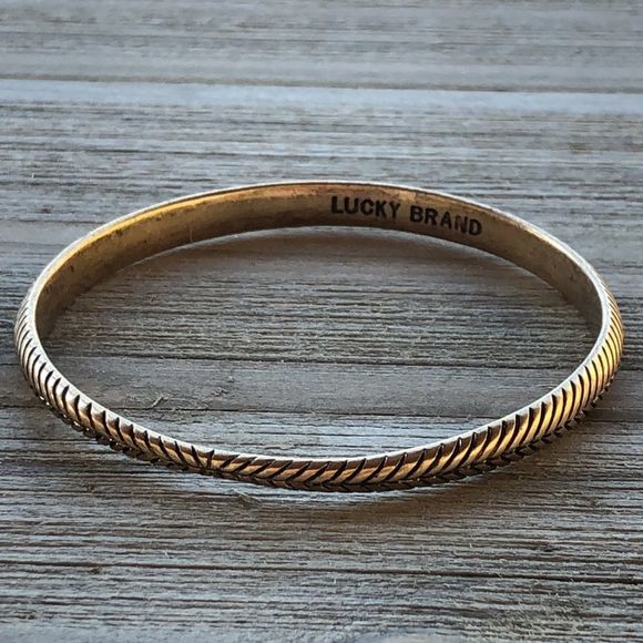 Lucky Brand Herringbone Patterned Antique Gold Tone Asymmetrical Bangle! EUC - Picture 12 of 12